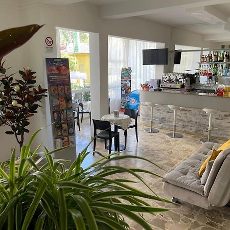 Hotel Barbiani Riccione Extérieur photo